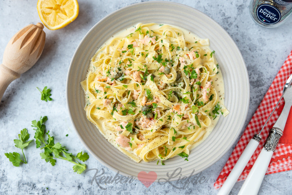 Pasta met gerookte zalm en roomsaus